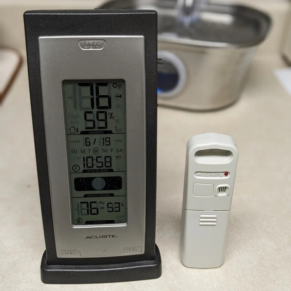 AcuRite 00592W2 Wireless Indoor Outdoor Thermometer Humidity Sensor, hygrometer - Picture 2 of 6